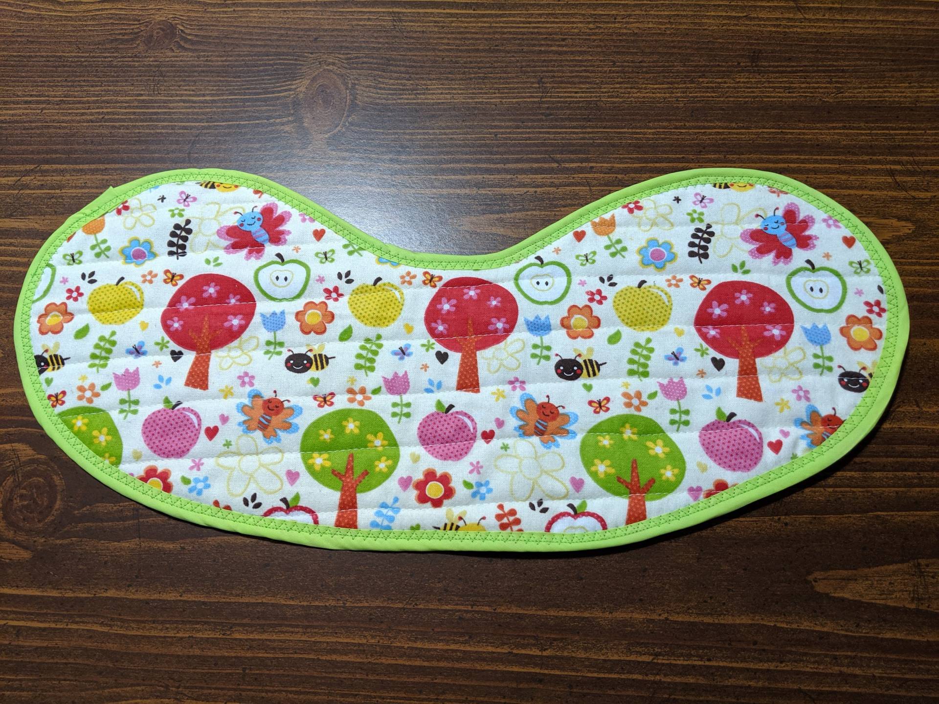 Gestepptes Babylätzchen & Spucktuch Apfelgarten Baumwollflanell von Etsy - MaryMickStitchin