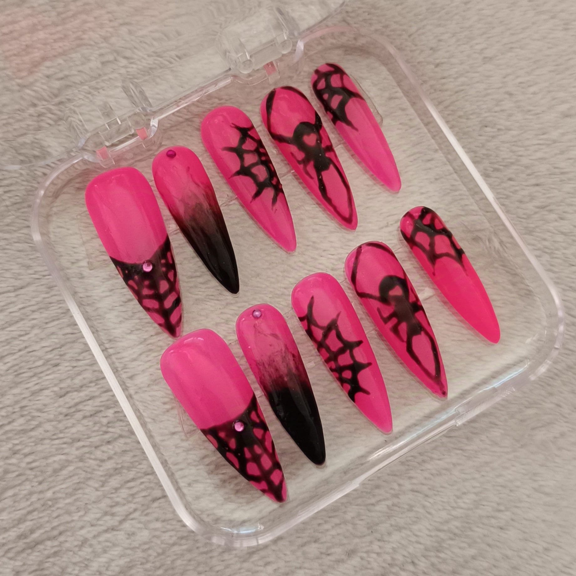 Nägel Press Auf Gothic Spinne Nachtleuchtend Nägel Press Auf Gothic Spinne Nachtleuchtend von Etsy - MaryluneArt