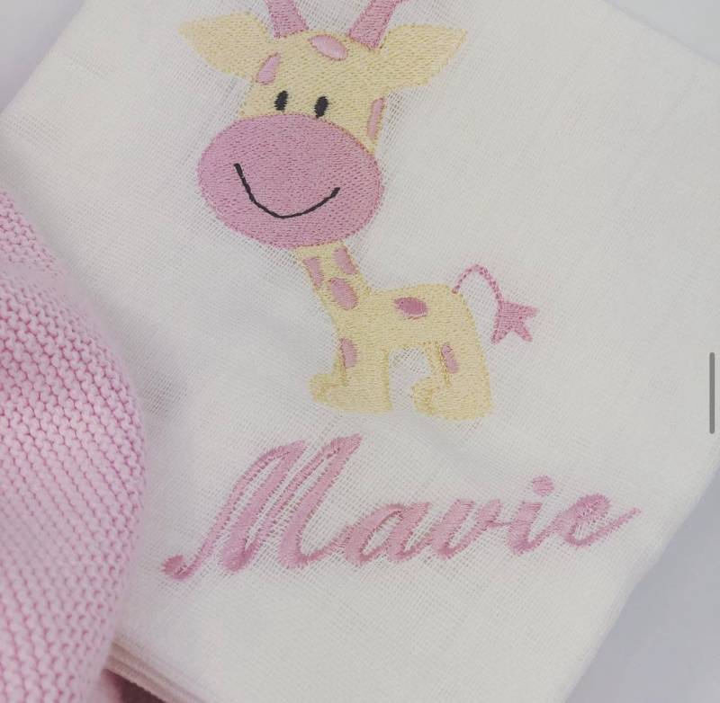 Personalisierte Stoffwindel Mit Namen, Besticktes Mulltuch Giraffe, Geschenk Zur Geburt Mädchen, Baumwolle 80x80 cm, Taufgeschenk Baby von Etsy - MaschenmitHerz
