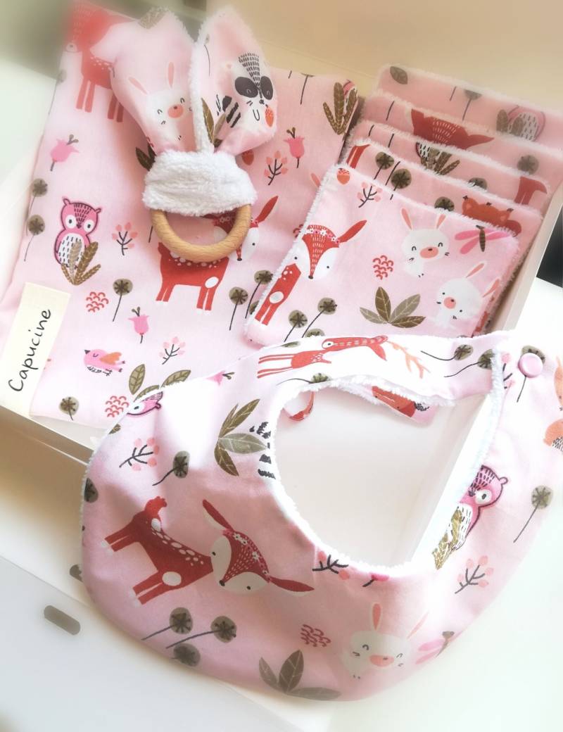 Personalisierte Geburtsgeschenkbox Für Babymädchen Mit Rosa Namen Kleinem Reh Und Kaninchen von Etsy - Maximagine