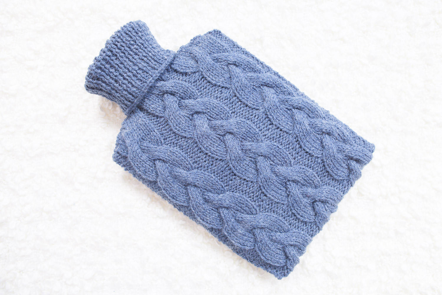 Von Hand Gestrickte Wärmflaschenhülle/Gemütlich in Jeansblau. Rustikale Schlafzimmer Wohnkultur, Die Handgemachte Weihnachtsgeschenk Macht. Hygge von Etsy - MayaCroft