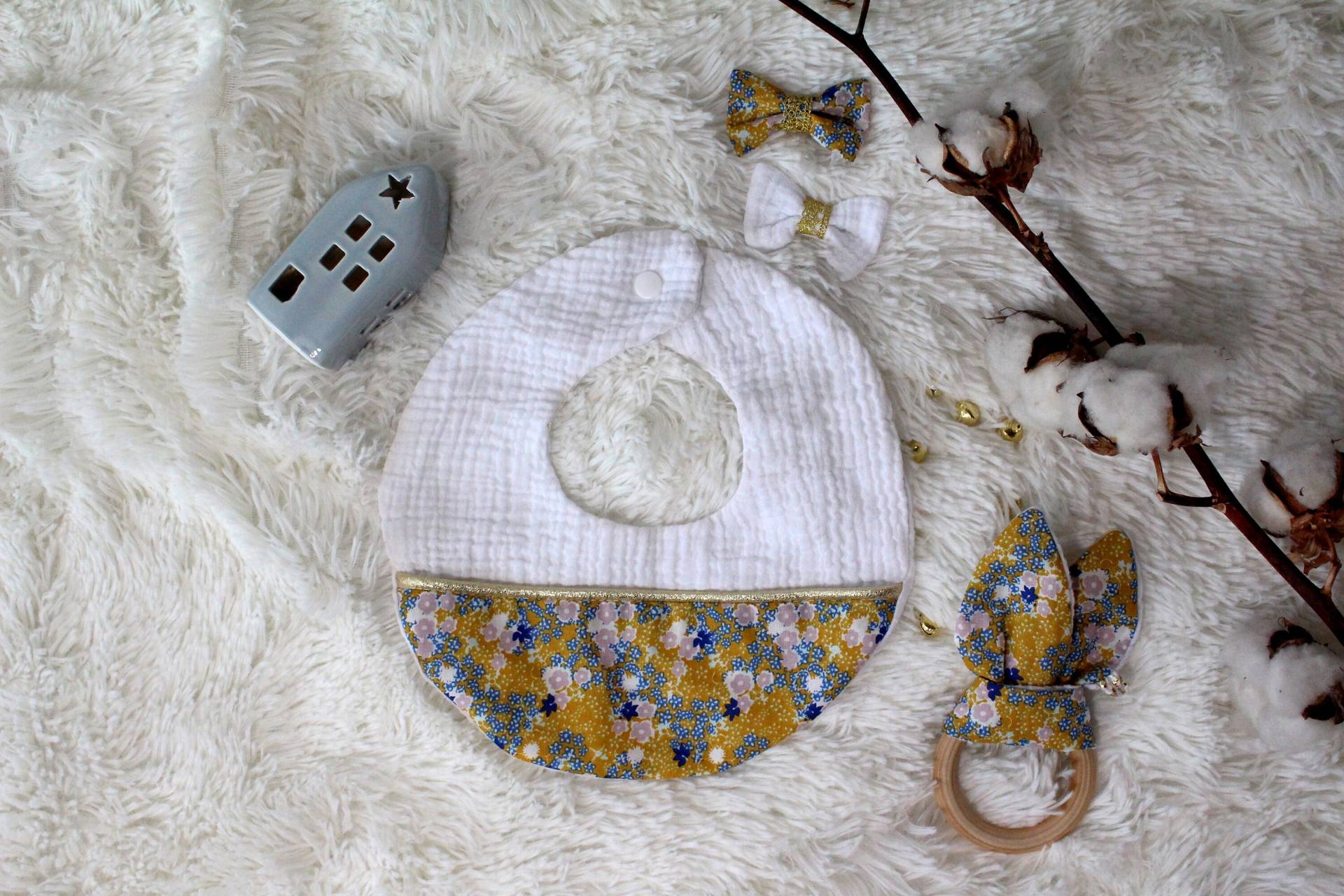 Baby Lätzchen, Doppel Gaze Doppel Runde Baumwolle Lätzchen Viel, Kaninchen Rassel, Doppelte Bars, Mädchen Knoten von Etsy - MayflowerCollection