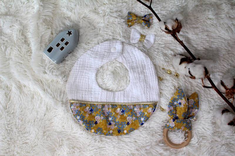 Baby Lätzchen, Doppel Gaze Doppel Runde Baumwolle Lätzchen Viel, Kaninchen Rassel, Doppelte Bars, Mädchen Knoten von Etsy - MayflowerCollection