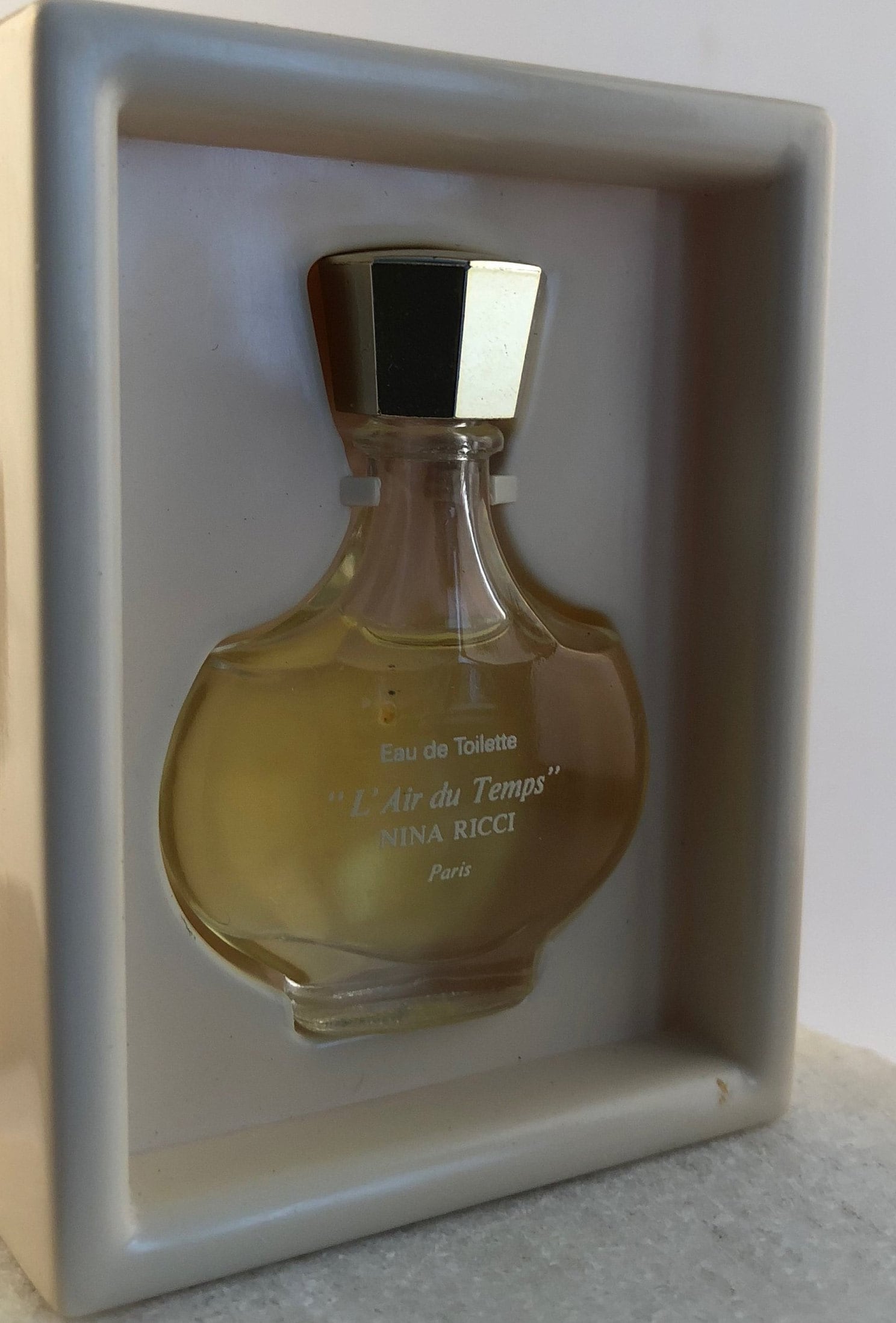 Jahrgang Nina Ricci L'air Du Temps Eau De Toilette 6 Ml/1/5 Fl Oz. Miniatur-Version in Geschenkbox Jahrgang Nina Ricci L'air Du Temps Eau De Toilette 6 Ml/1/5 Fl Oz. Miniatur-Version in Geschenkbox von Etsy - MePeGreece