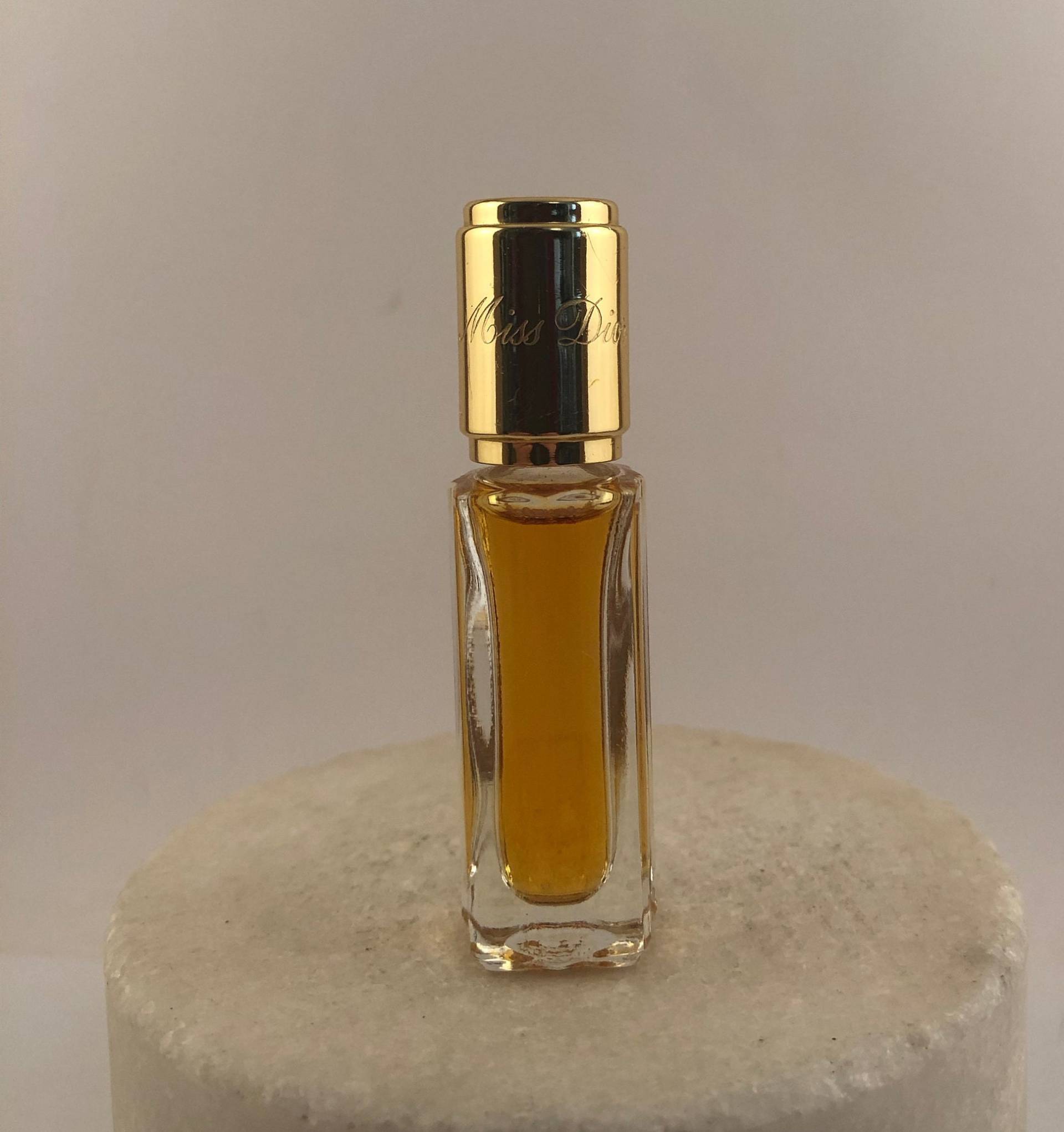 Vintage Christian Dior "Miss Dior' Eau De Parfum 3, 5 Ml Splash. Seltene 1970 Formel Vintage Christian Dior "Miss Dior' Eau De Parfum 3, 5 Ml Splash. Seltene 1970 Formel von Etsy - MePeGreece