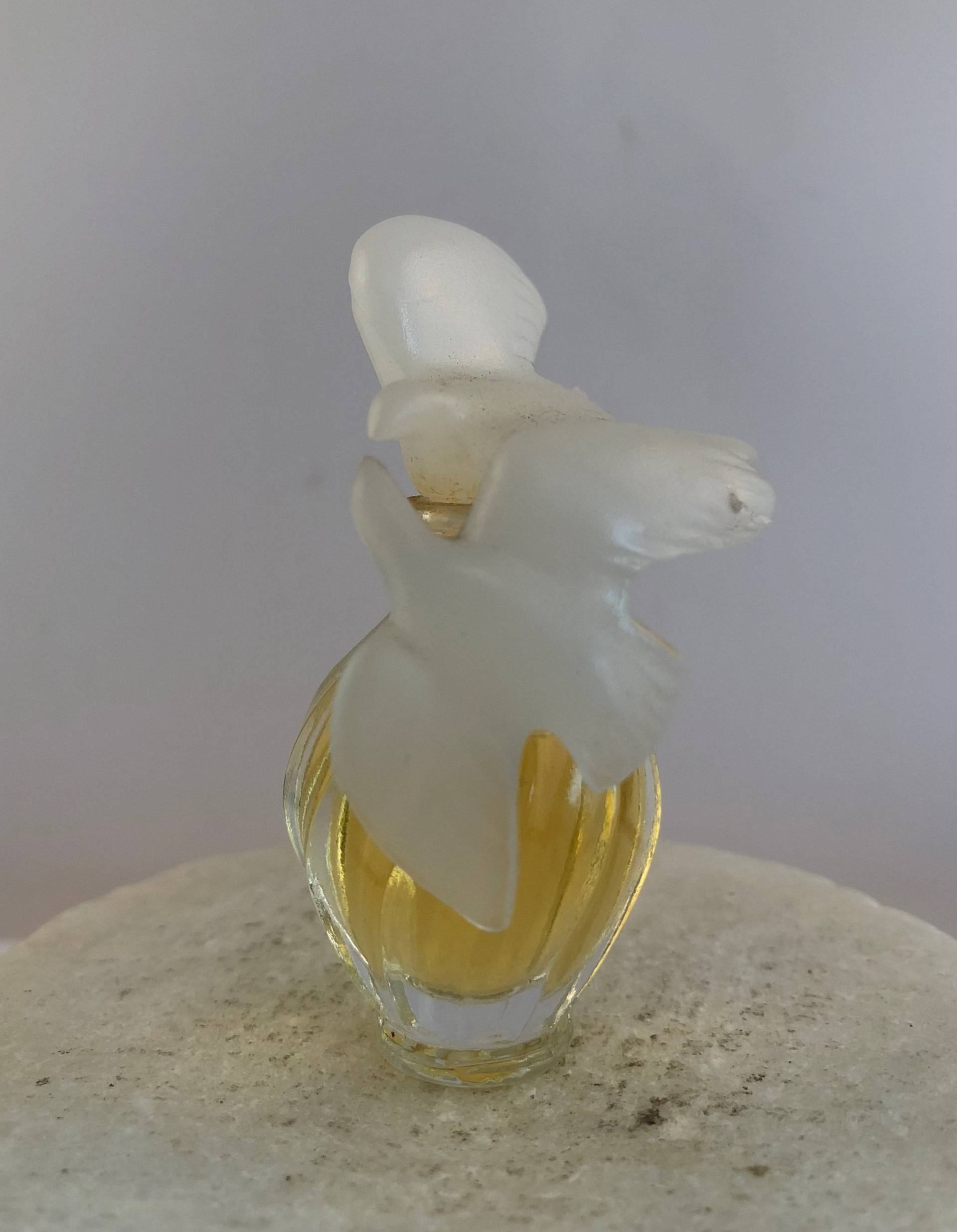 Vintage Nina Ricci L'air Du Temps Eau De Parfum 6 Ml. Miniatur-Version Der Berühmten Lalique Küssende Tauben Flasche von Etsy - MePeGreece