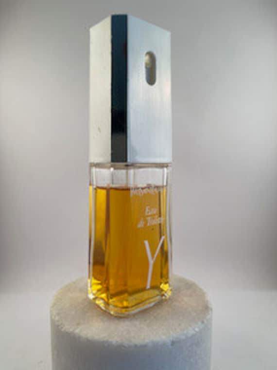 Vintage Yves Saint Laurent "Y' Eau De Toilette 75 Ml/2.5 Fl Oz. Zerstäuber. 90%vol Vintage Yves Saint Laurent "Y' Eau De Toilette 75 Ml/2.5 Fl Oz. Zerstäuber. 90%vol von Etsy - MePeGreece