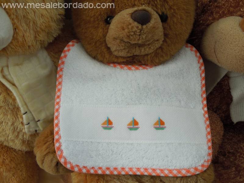 Babero Bordado Punto De Cruz. Bordado A Mano. Tres Barquitos Sobre Un Der Felpa Hecho Ein Mann, Bordeaux Und Naranja. 100% Handarbeit von Etsy - MeSaleBordado