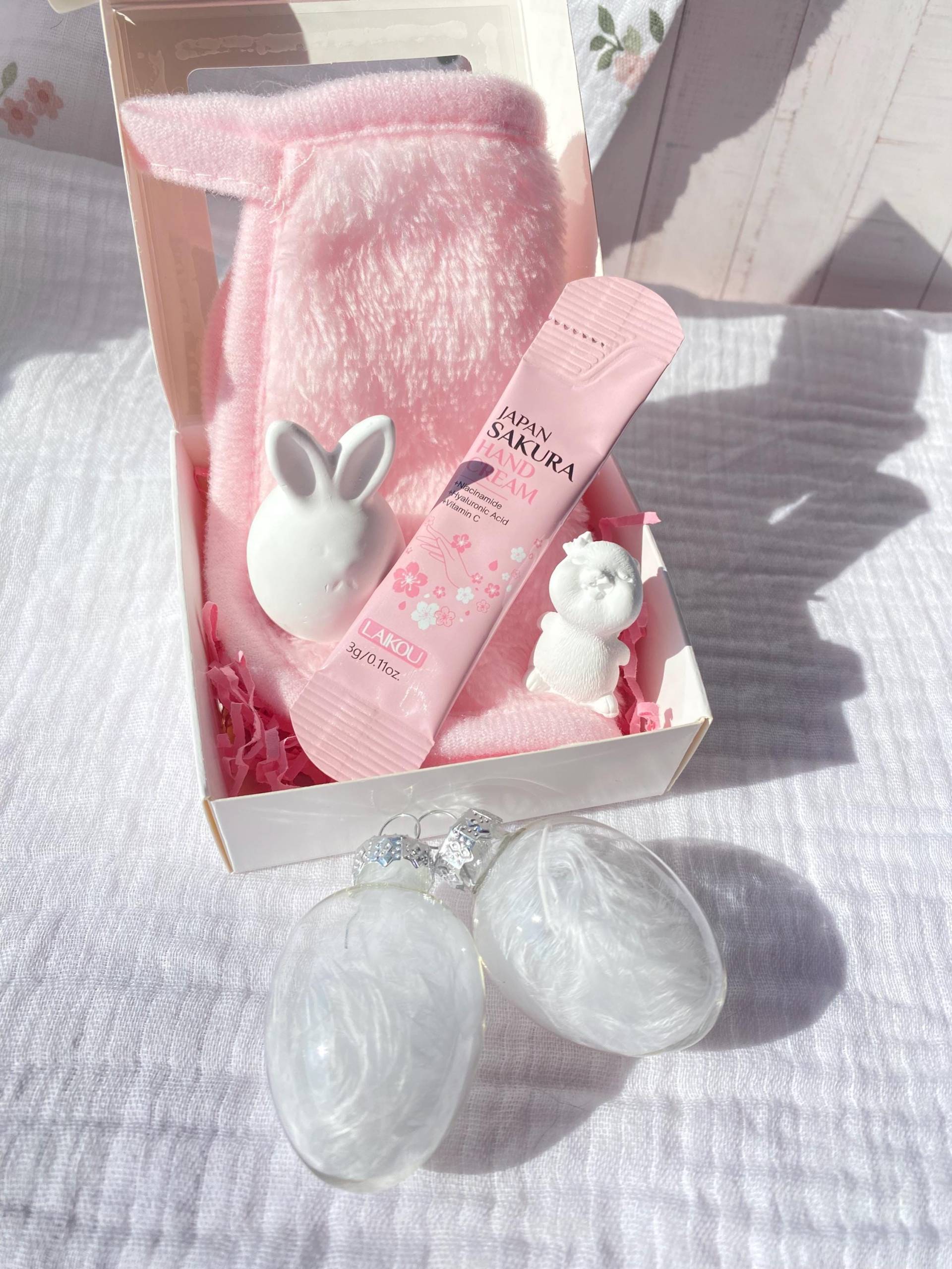 Mini Ostergeschenk Set Geschenkbox, Handcreme Sakura, Abschminkpad Mikrofaser, Keramikhase & Ei, Geschenkidee Ostern von Etsy - MeerLichtMomente