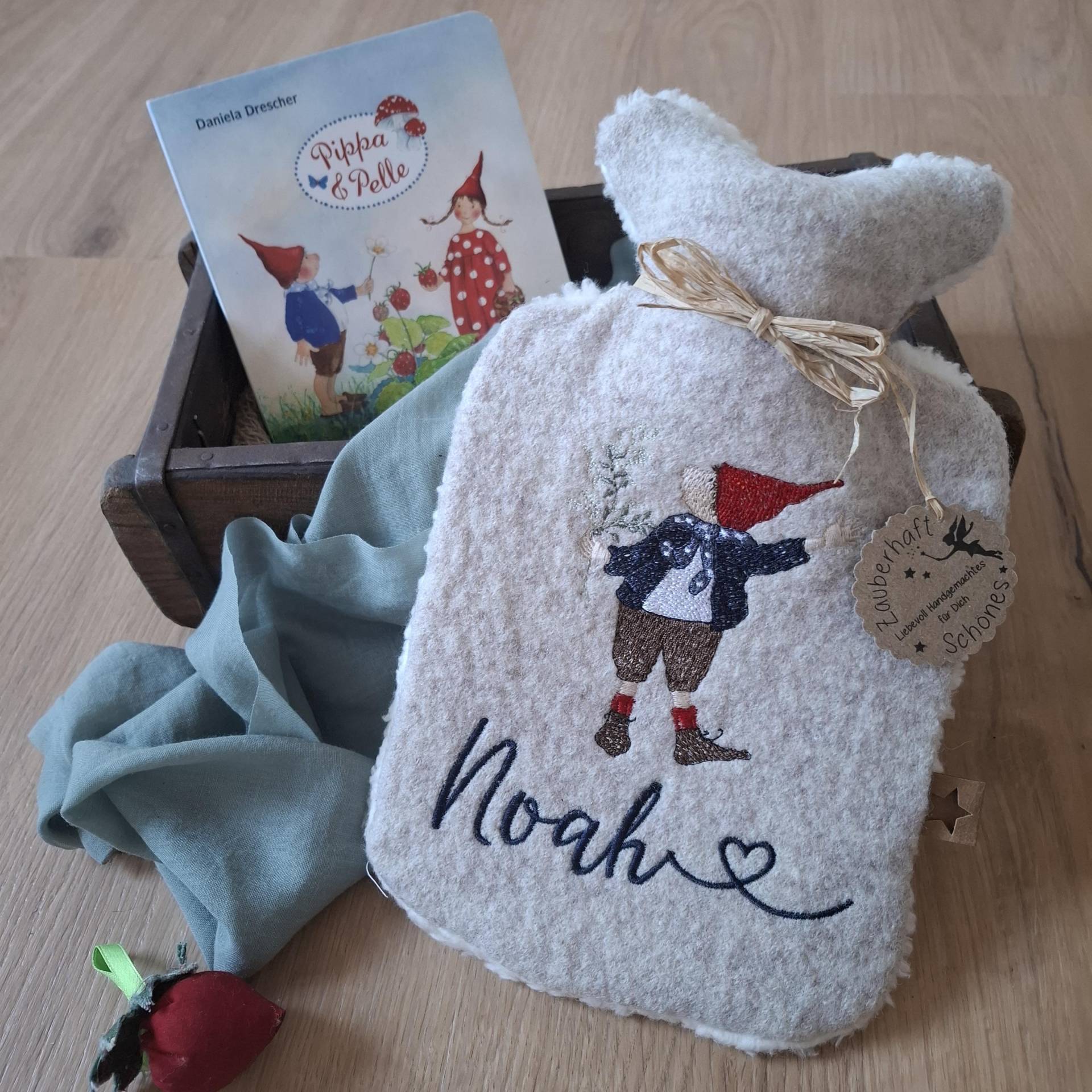 Wärmflasche Pelle Bringt Blumen, 100% Schurwolle | Walk Und Teddyplüsch, Gefüttert Inkl. 0, 8 L, Geschenk, Bauchweh, Kinder Wärmflasche Pelle Bringt Blumen, 100% Schurwolle | Walk Und Teddyplüsch, Gefüttert Inkl. 0, 8 L, Geschenk, Bauchweh, Kinder von Etsy - MeinZauberhaus
