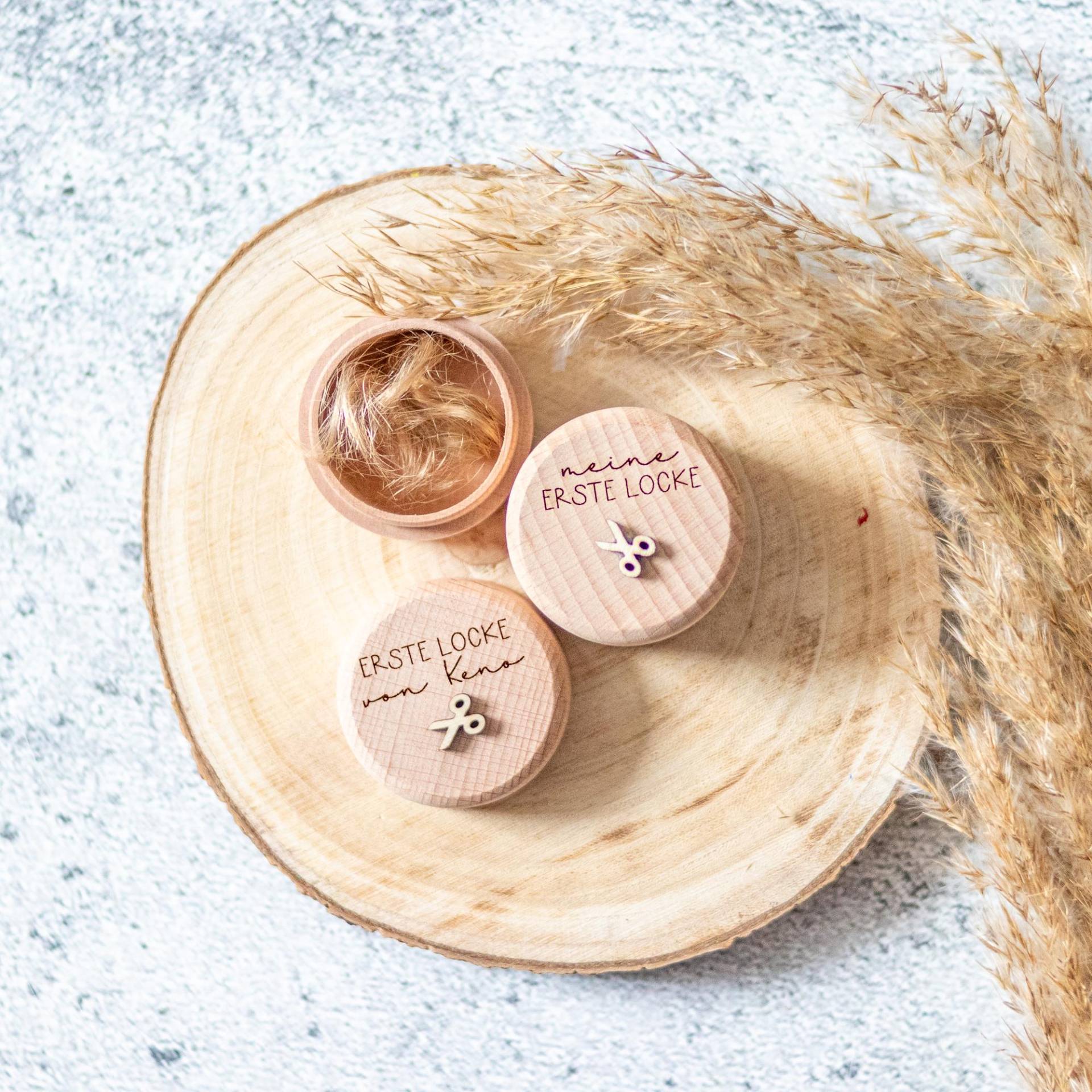 Personalisierte Holzdose Für Erste Locke - Erinnerungskiste Kinder Dose Mit Gravur Geschenk Zur Geburt Oder Taufe von Etsy - MeinZauberplatz