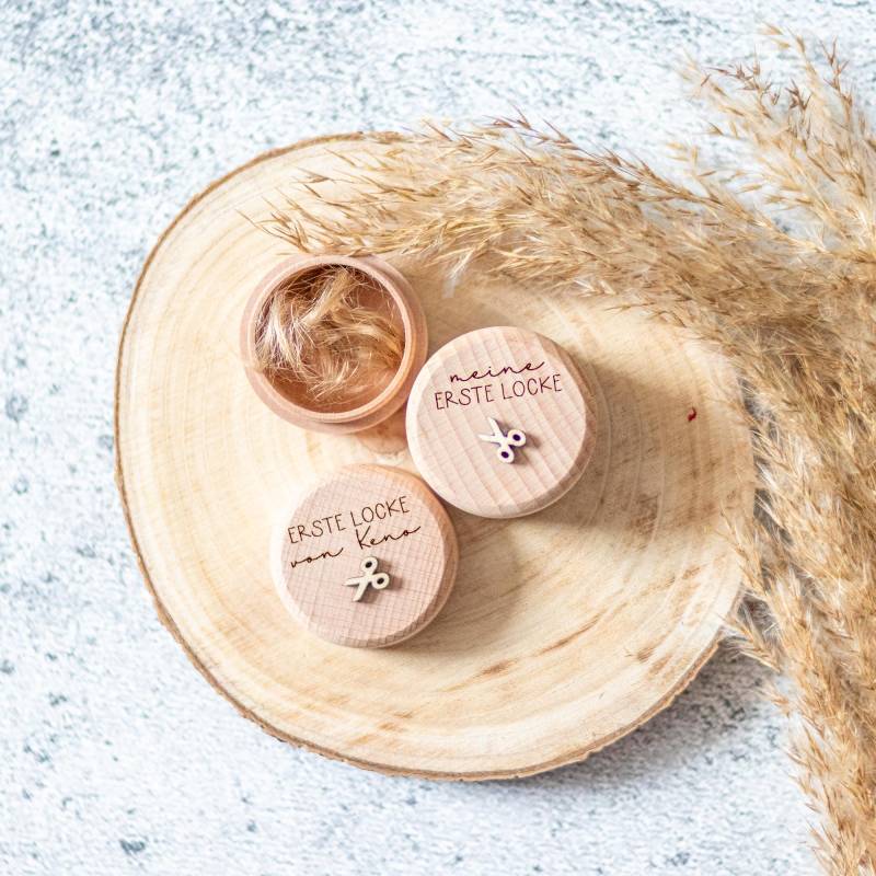 Personalisierte Holzdose Für Erste Locke - Erinnerungskiste Kinder Dose Mit Gravur Geschenk Zur Geburt Oder Taufe von Etsy - MeinZauberplatz