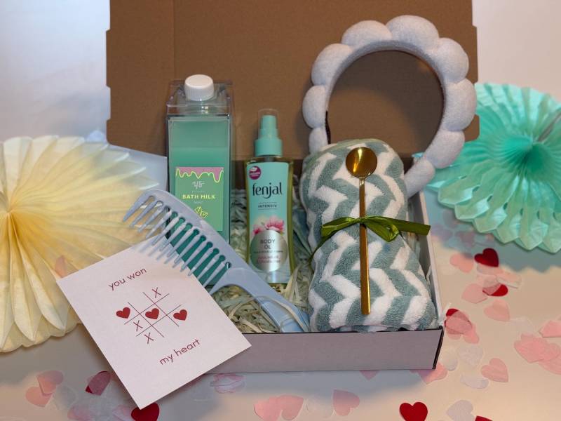 Körperpflege Geschenkbox Freundin Frau Wellness Beauty Spa Geschenkset Mädchen Valentinstagskarte Giftbox Entspannen Girlfriend Für Sie von Etsy - MellowsBoxDE