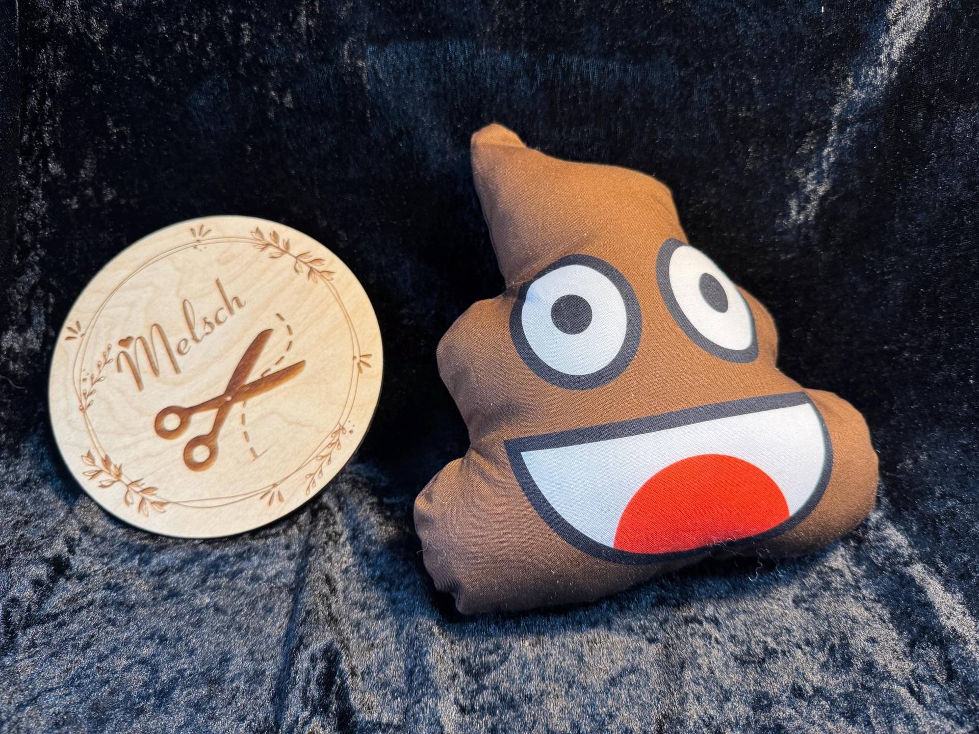 Emoji Smiley Kothaufen Nackenkissen Reisekissen Kissen Polsterkissen Braun Kleines Emoji Smiley Kothaufen Nackenkissen Reisekissen Kissen Polsterkissen Braun Kleines von Etsy - Melsch16