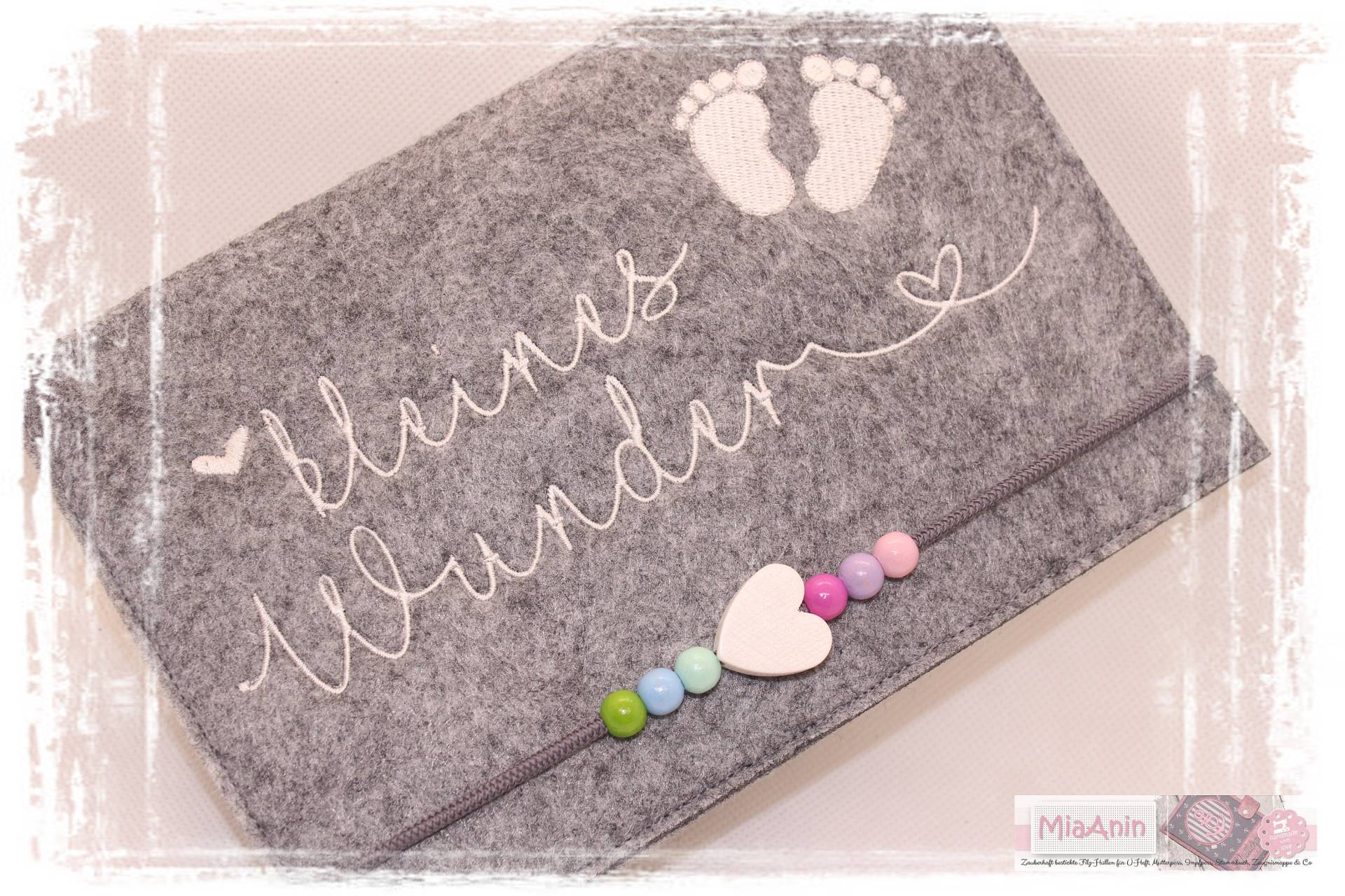 Mutterpasshülle Mutterpass Herz Grau Weiß Bestickt Regenbogen Junge Mädchen Bunt Füßchen Babyfüßchen Mutterpasshülle Mutterpass Herz Grau Weiß Bestickt Regenbogen Junge Mädchen Bunt Füßchen Babyfüßchen von Etsy - MiaAnin