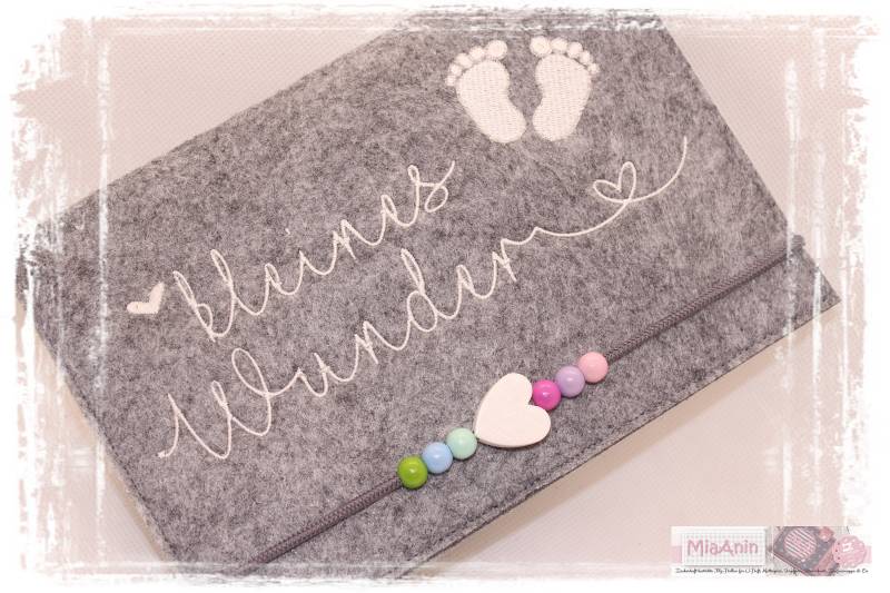 Mutterpasshülle Mutterpass Herz Grau Weiß Bestickt Regenbogen Junge Mädchen Bunt Füßchen Babyfüßchen Mutterpasshülle Mutterpass Herz Grau Weiß Bestickt Regenbogen Junge Mädchen Bunt Füßchen Babyfüßchen von Etsy - MiaAnin