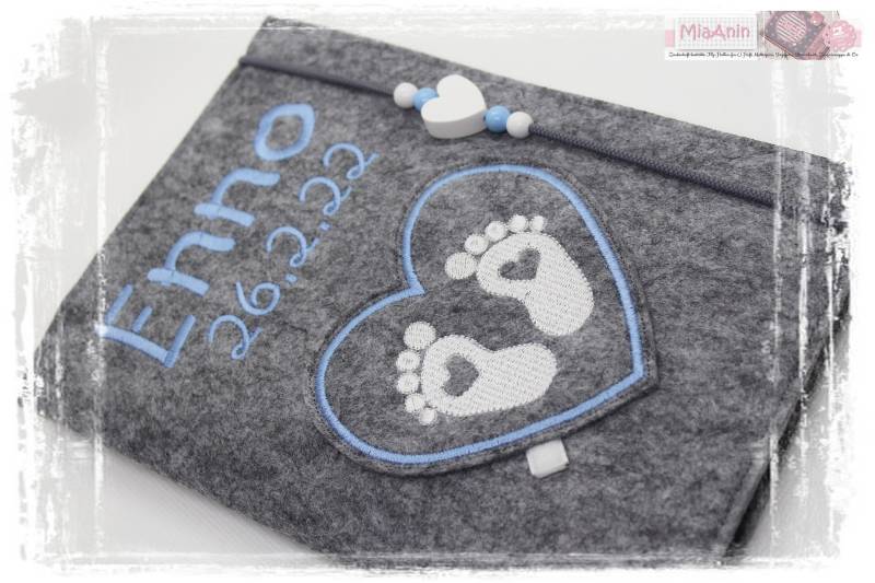 U-Heft Hülle Filz Herz Füßchen Junge Mädchen Personalisiert Herz Impfpass Geburt Baby Hellblau Weiß von Etsy - MiaAnin