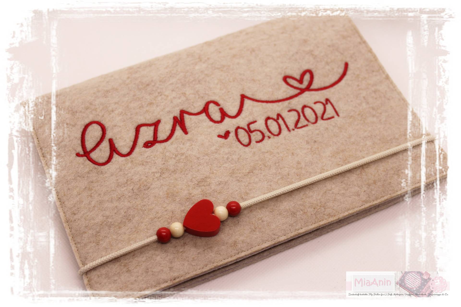 U-Heft Hülle Filz Herz Junge Mädchen Personalisiert Herz Beige Rot Bestickt Impfpassfach von Etsy - MiaAnin