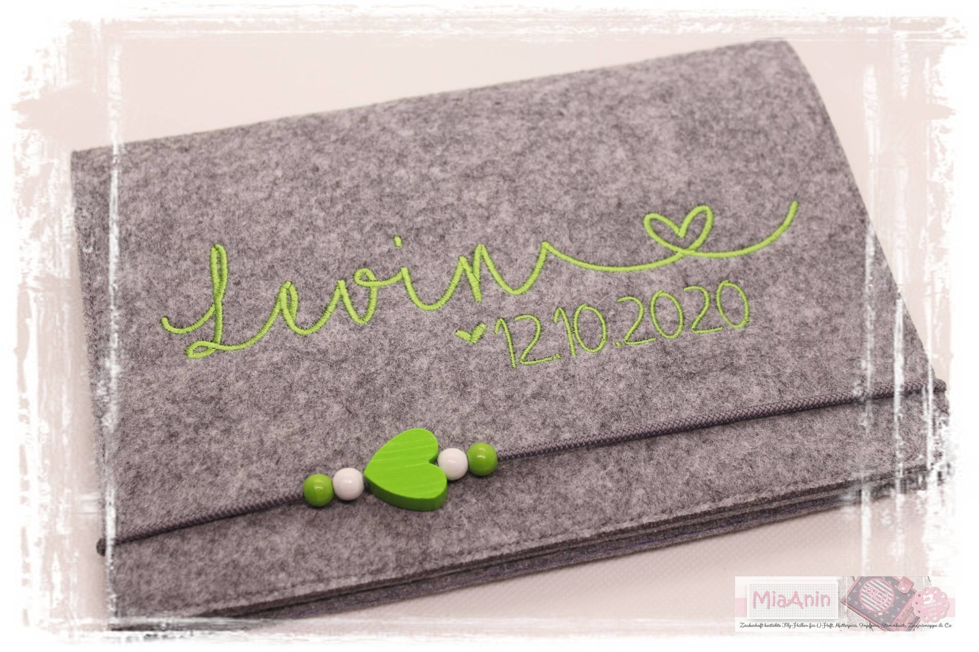 U-Heft Hülle Filz Herz Junge Mädchen Personalisiert Herz Grau Grün Bestickt Impfpassfach von Etsy - MiaAnin