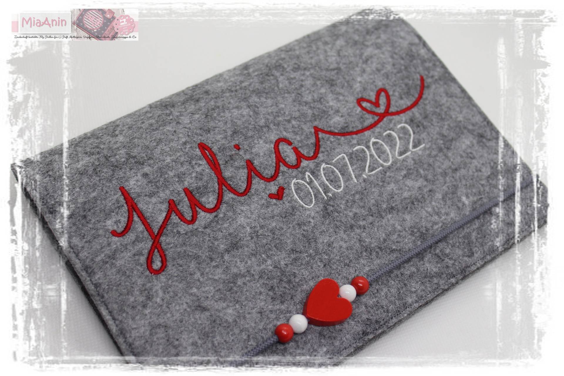 U-Heft Hülle Filz Herz Junge Mädchen Personalisiert Herz Grau Rot Bestickt Impfpassfach von Etsy - MiaAnin