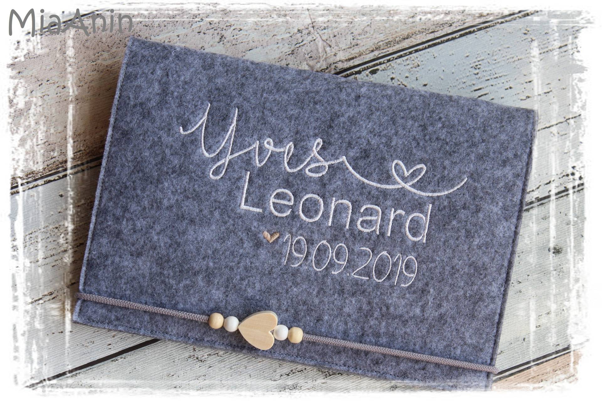 U-Heft Hülle Filz Herz Junge Mädchen Personalisiert Herz Natur Bestickt Für Doppelnamen von Etsy - MiaAnin