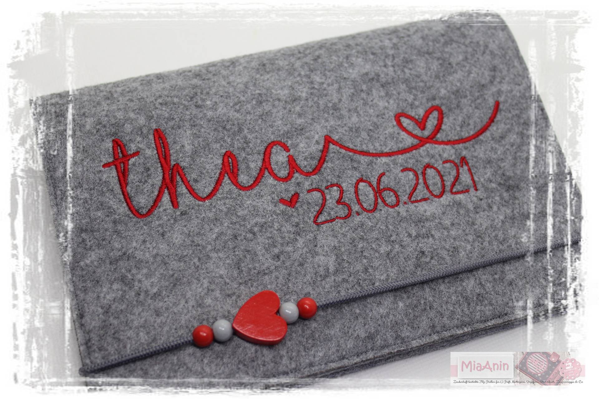 U-Heft Hülle Filz Herz Junge Mädchen Personalisiert Herz Rot Grau Bestickt Impfpassfach von Etsy - MiaAnin
