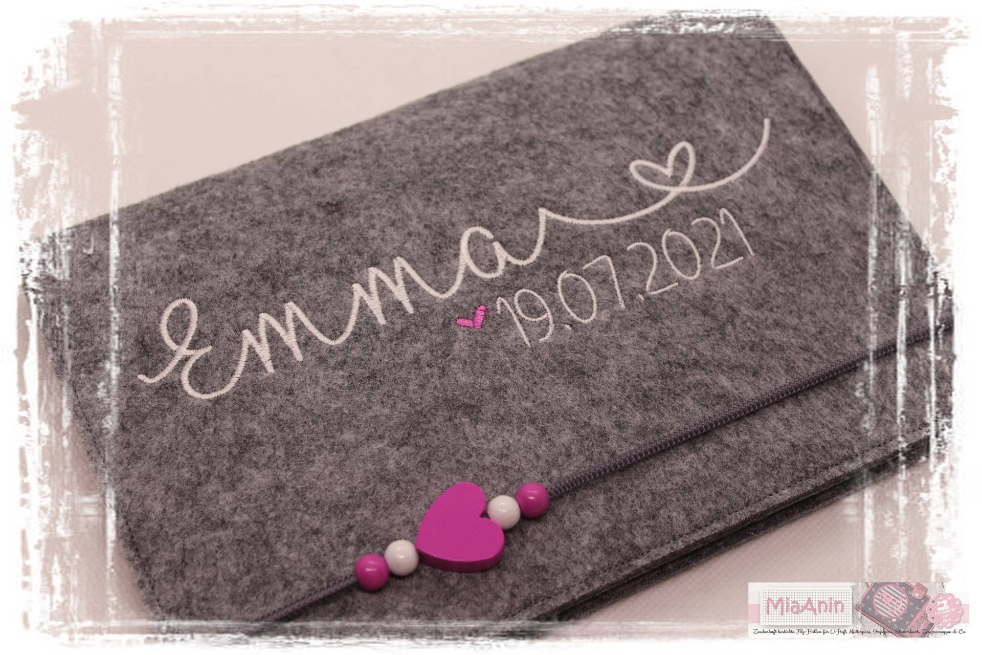 U-Heft Hülle Filz Herz Mädchen Personalisiert Herz Pink Bestickt Impfpass Baby von Etsy - MiaAnin