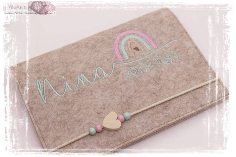 U-Heft Hülle Filz Herz Mädchen Personalisiert Regenbogen Herz Beige Mint Rosa Bestickt Impfpassfach von Etsy - MiaAnin