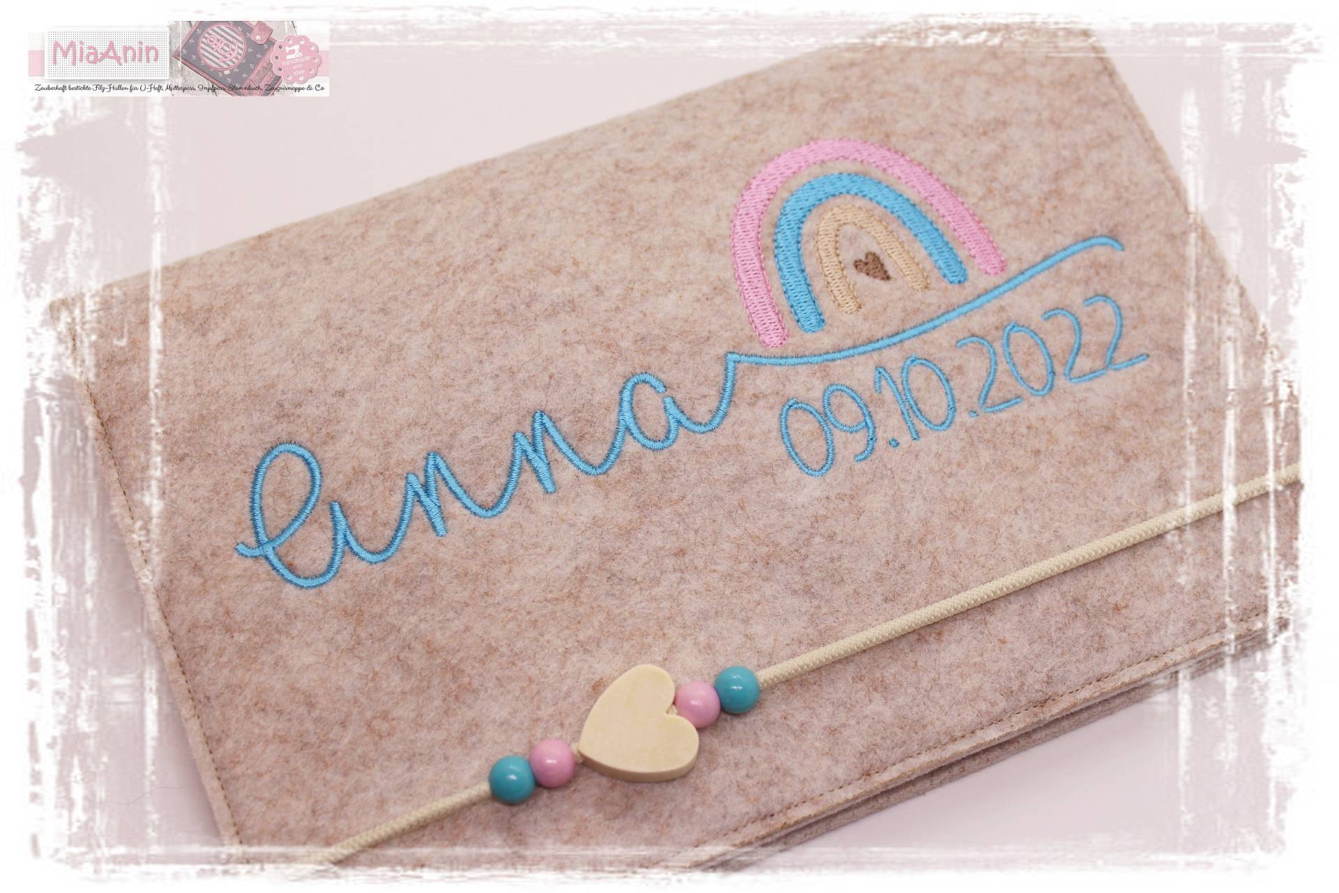 U-Heft Hülle Filz Herz Mädchen Personalisiert Regenbogen Herz Beige Türkis Rosa Bestickt Impfpassfach von Etsy - MiaAnin