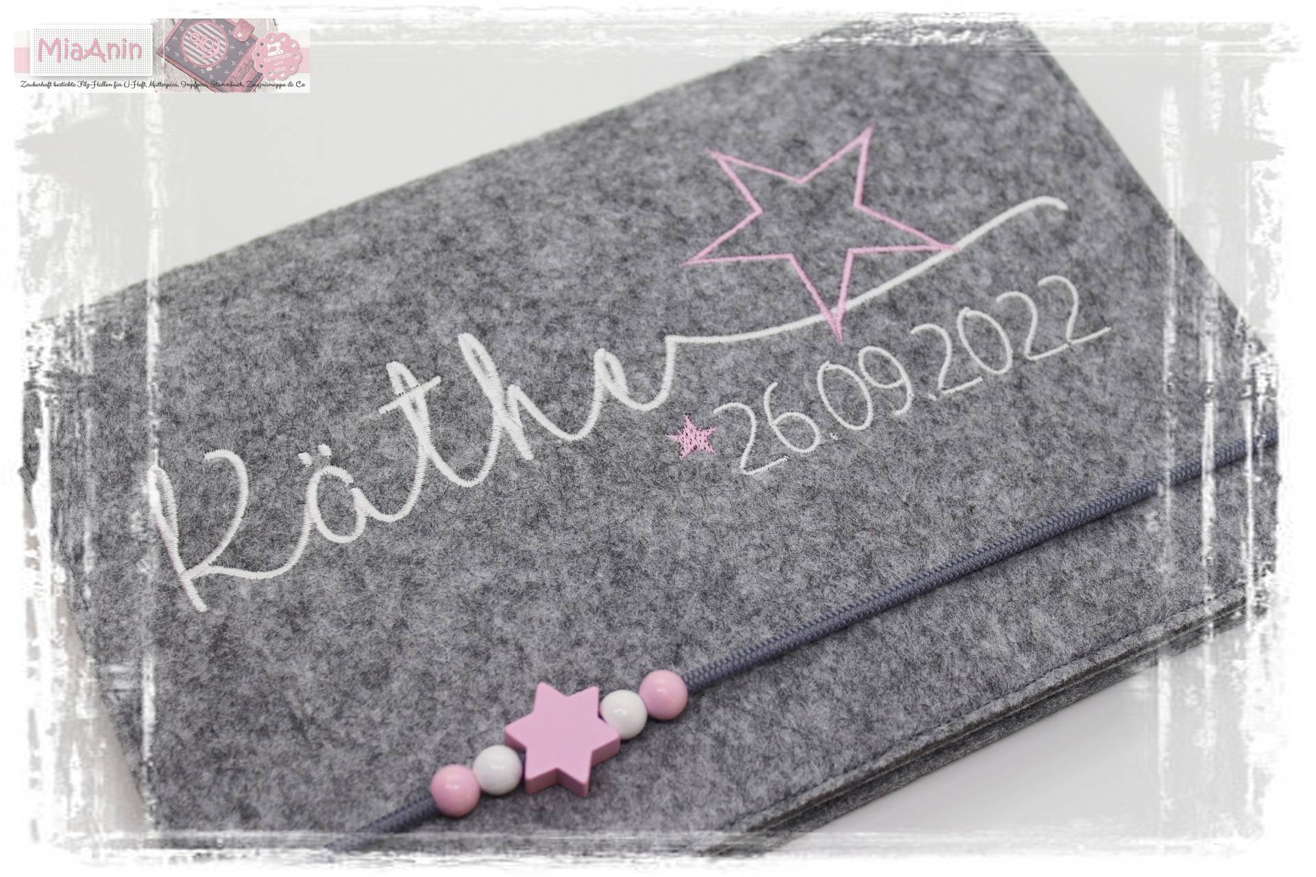 U-Heft Hülle Filz Herz Mädchen Personalisiert Stern Weiß Rosa Bestickt Impfpass von Etsy - MiaAnin