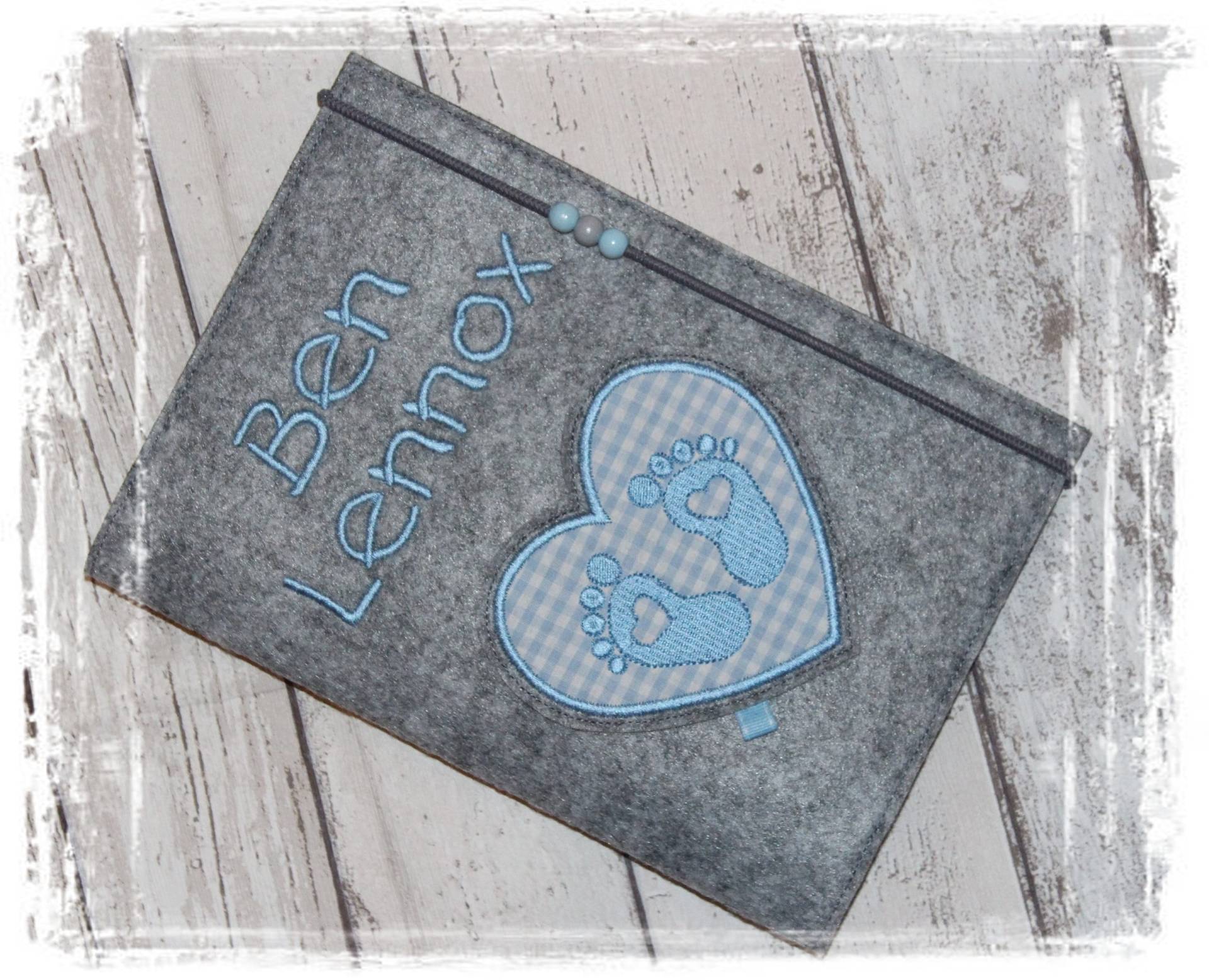 U-Heft Hüllefilzbabyfüßchenhellblaunamejungepersonalisiert U-Heft Hüllefilzbabyfüßchenhellblaunamejungepersonalisiert von Etsy - MiaAnin