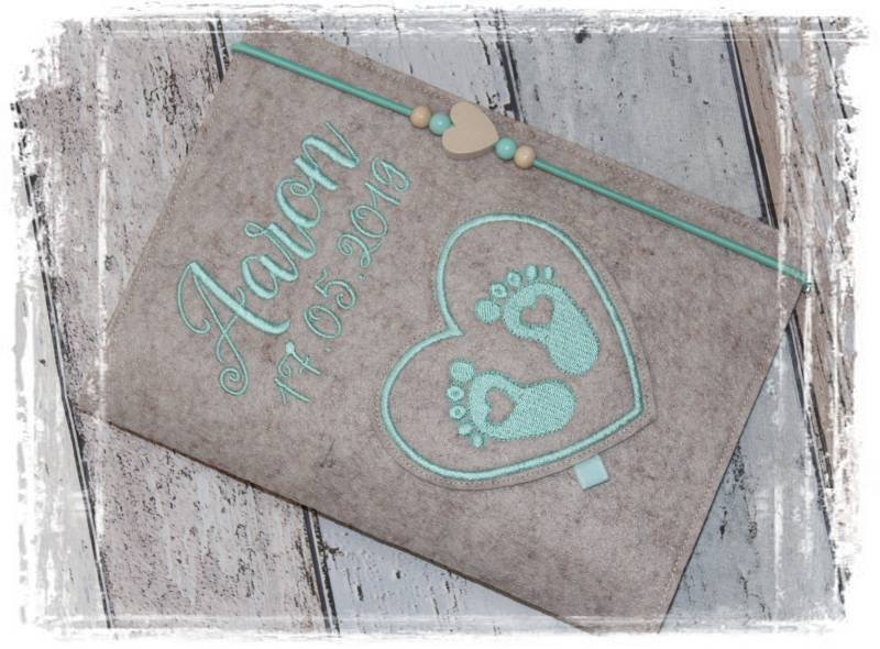 U-Heft Hüllefilzherzfüßchenjungemädchenpersonalisiertherzmint von Etsy - MiaAnin