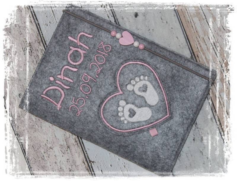 U-Heft Hüllefilzherzfüßchenjungemädchenpersonalisiertherzrosa U-Heft Hüllefilzherzfüßchenjungemädchenpersonalisiertherzrosa von Etsy - MiaAnin