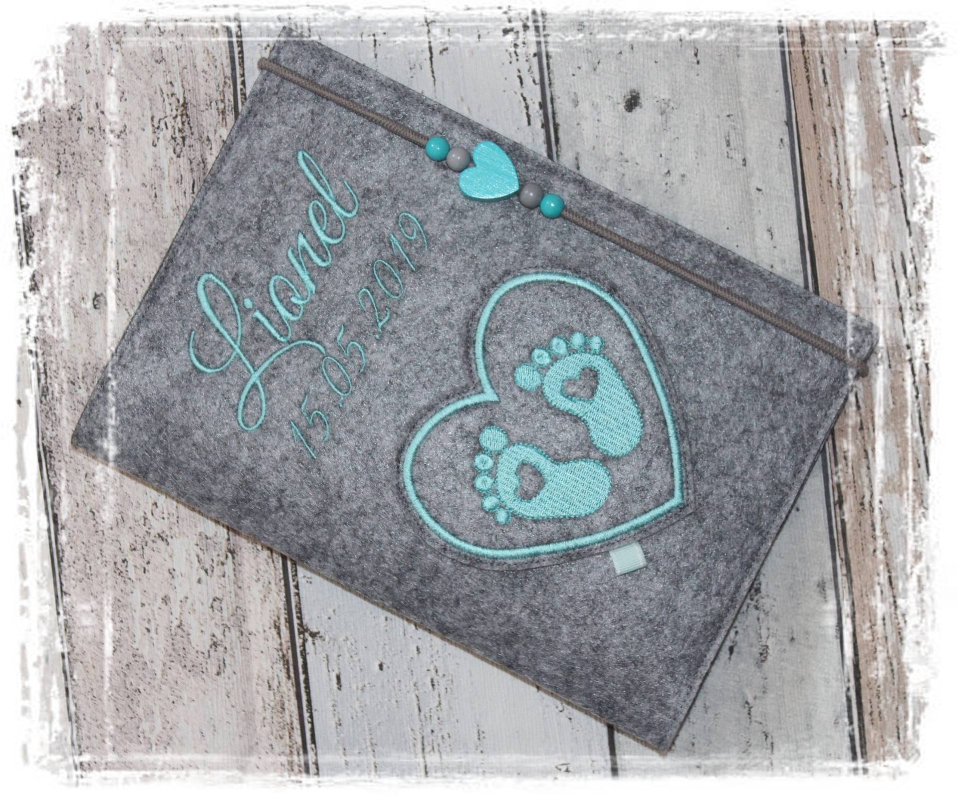 U-Heft Hüllefilzherzfüßchenjungemädchenpersonalisiertherztürkis U-Heft Hüllefilzherzfüßchenjungemädchenpersonalisiertherztürkis von Etsy - MiaAnin