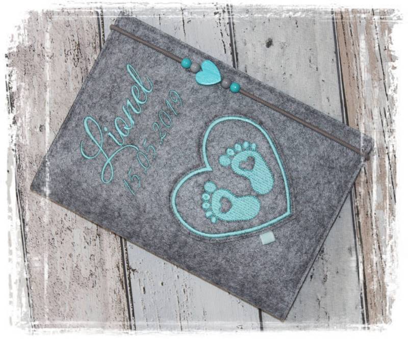 U-Heft Hüllefilzherzfüßchenjungemädchenpersonalisiertherztürkis U-Heft Hüllefilzherzfüßchenjungemädchenpersonalisiertherztürkis von Etsy - MiaAnin