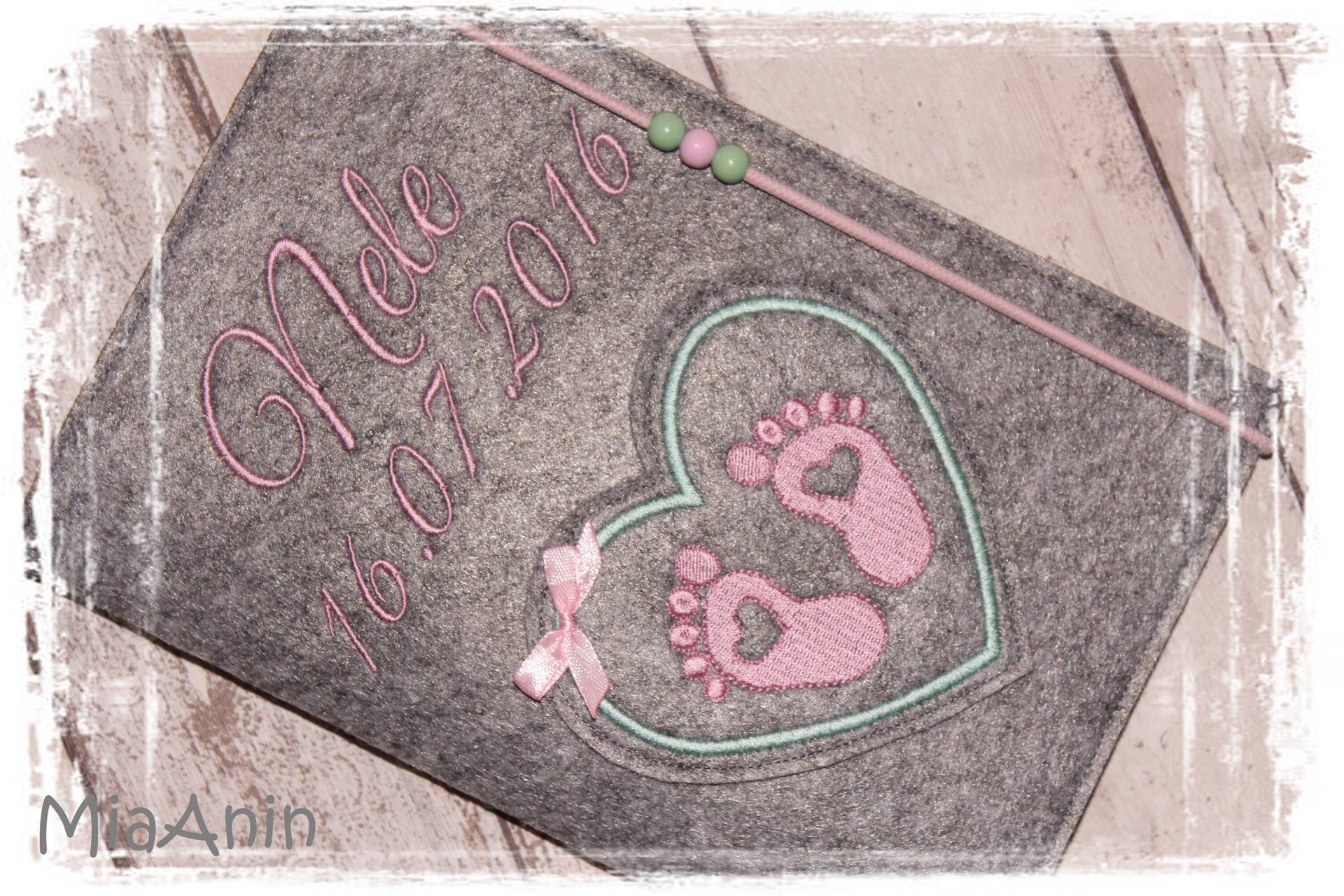 U-Heft Hüllefilzherzfüßchenmädchen Personalisierbar U-Heft Hüllefilzherzfüßchenmädchen Personalisierbar von Etsy - MiaAnin