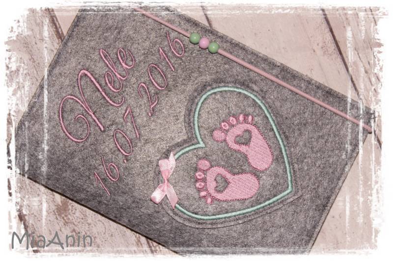 U-Heft Hüllefilzherzfüßchenmädchen Personalisierbar U-Heft Hüllefilzherzfüßchenmädchen Personalisierbar von Etsy - MiaAnin