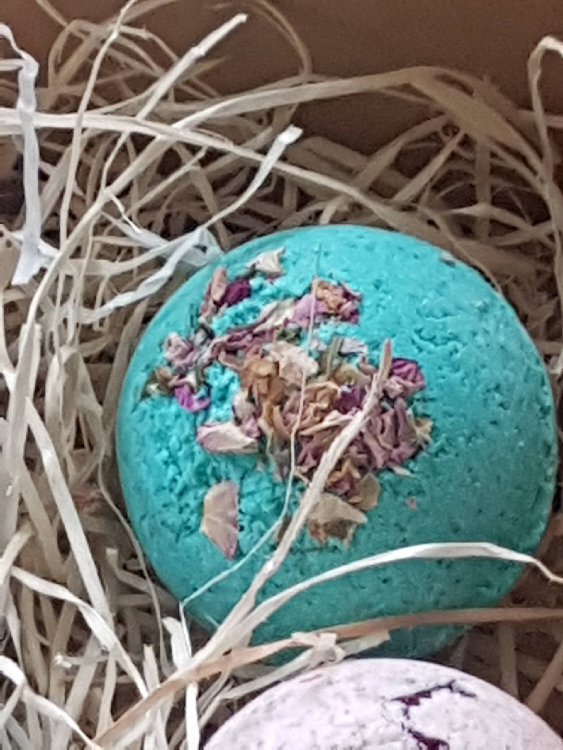 4 Badekugeln Circa 125G Je Kugel - Geschenkbox Badebomben, Vegan, Nikolaus, Valentinstag Bath Bombs As Gift Box, No Palm Oil 4 Badekugeln Circa 125G Je Kugel - Geschenkbox Badebomben, Vegan, Nikolaus, Valentinstag Bath Bombs As Gift Box, No Palm Oil von Etsy - MiaCaroDesign