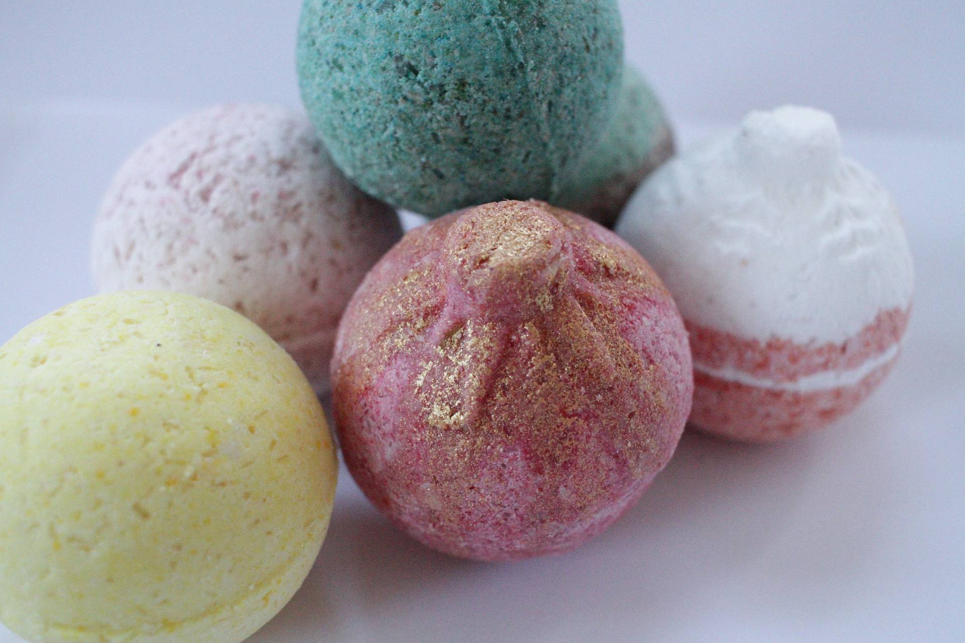 6 Badekugeln Circa 120G Je Kugel - Geschenkbox Badebomben, Vegan, Palmölfrei Weihnachten- Bath Bombs As Gift Box, No Palm Oil 6 Badekugeln Circa 120G Je Kugel - Geschenkbox Badebomben, Vegan, Palmölfrei Weihnachten- Bath Bombs As Gift Box, No Palm Oil von Etsy - MiaCaroDesign