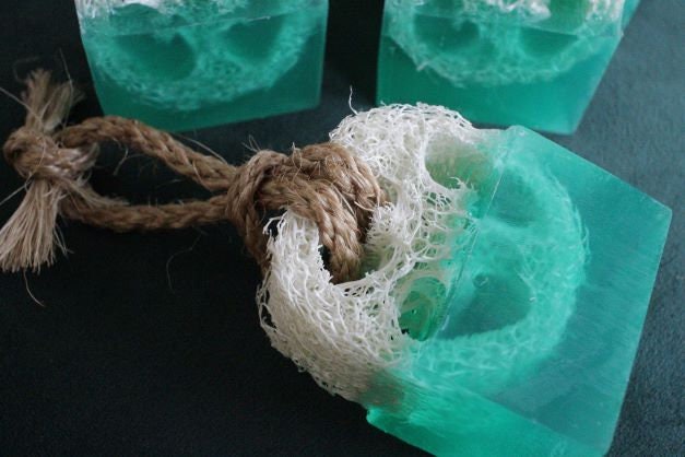 Eukalyptus Aloe Vera Glycerin Seife Mit Luffa Schwamm Eucalyptus Soap With Loofah Sponge Eukalyptus Aloe Vera Glycerin Seife Mit Luffa Schwamm Eucalyptus Soap With Loofah Sponge von Etsy - MiaCaroDesign