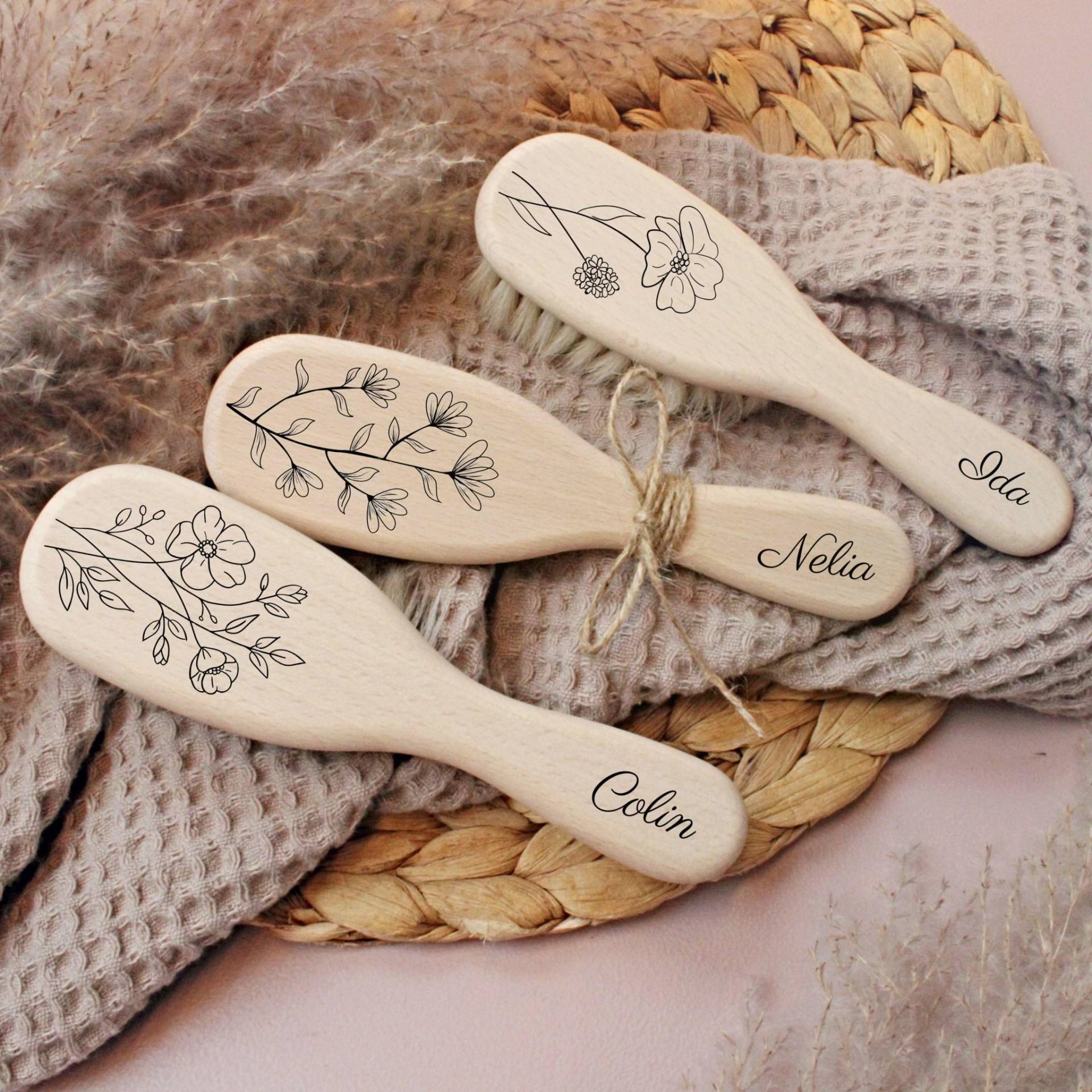 Baby Haarbürste, Personalisiert, Babybürste Weich, Holzbürste Mit Namen, Geschenk Zur Geburt, Blumen von Etsy - MiaMaralina