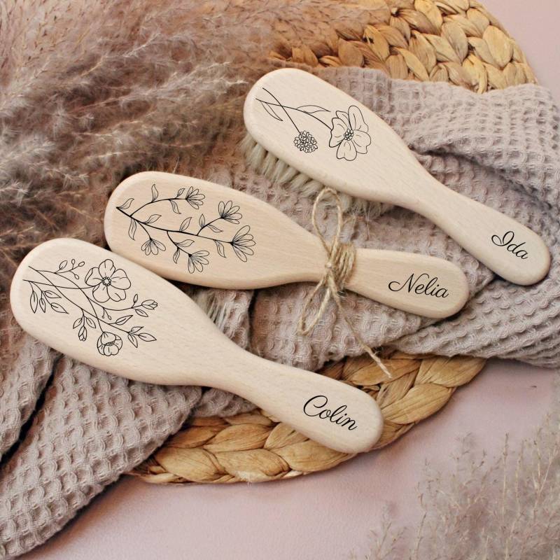 Baby Haarbürste, Personalisiert, Babybürste Weich, Holzbürste Mit Namen, Geschenk Zur Geburt, Blumen Baby Haarbürste, Personalisiert, Babybürste Weich, Holzbürste Mit Namen, Geschenk Zur Geburt, Blumen von Etsy - MiaMaralina