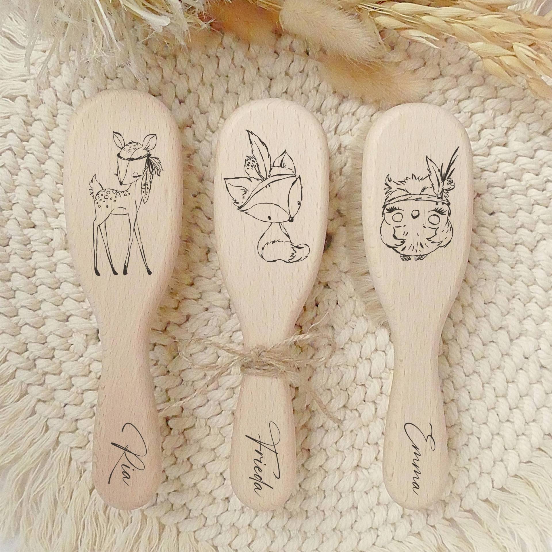 Personalisierte Babyhaarbürste, Ziegenhaar, Bürste Für Babys, Holzbürste, Geschenk Zur Geburt, Fsc-Zertifiziertes Holz, Tiere, Reh, Fuchs Personalisierte Babyhaarbürste, Ziegenhaar, Bürste Für Babys, Holzbürste, Geschenk Zur Geburt, Fsc-Zertifiziertes Holz, Tiere, Reh, Fuchs von Etsy - MiaMaralina
