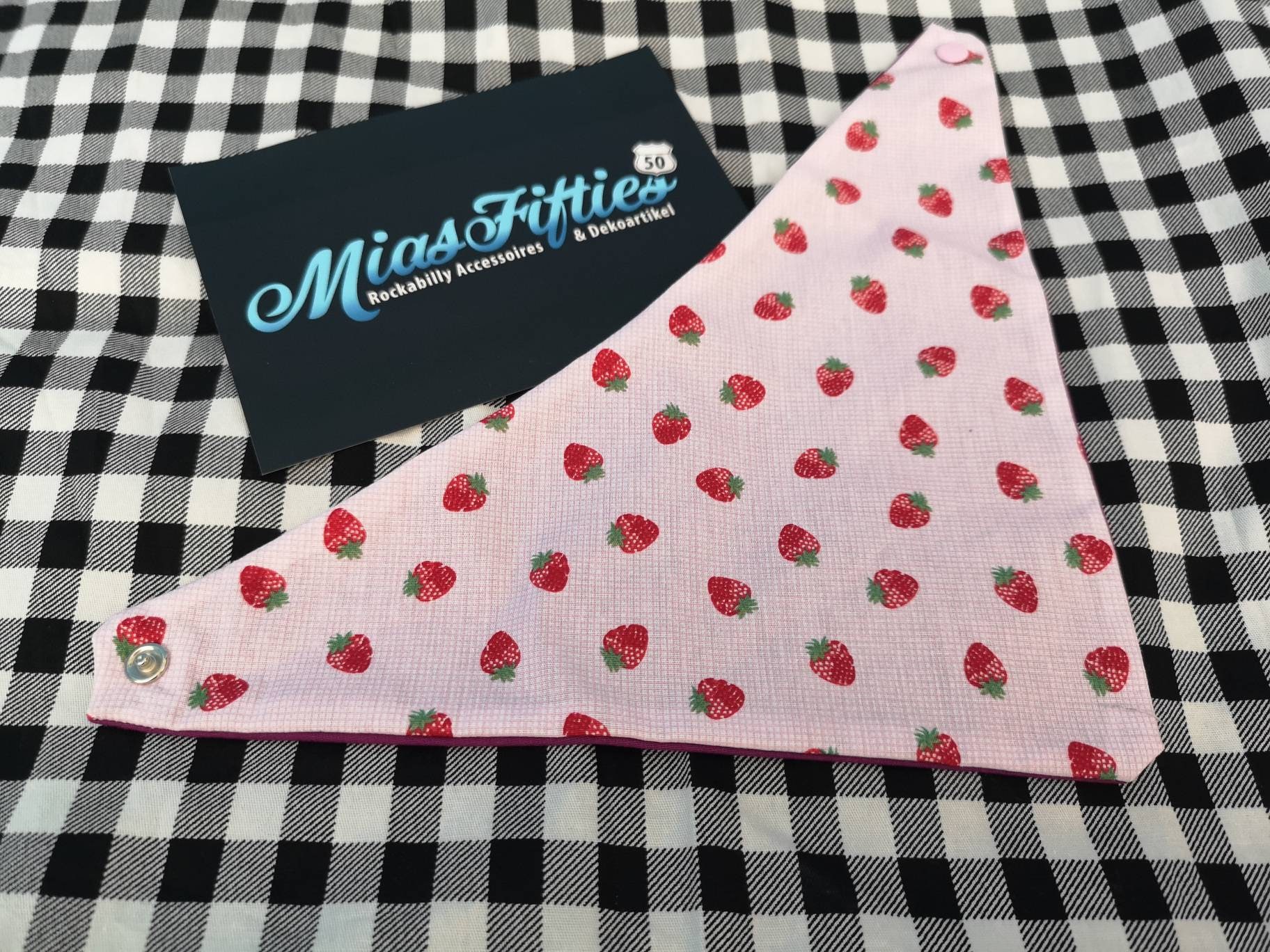 Baby Lätzchen Im Bandana- Stil - Bis 16 Monate/Erdbeere von Etsy - MiasFiftiesShop