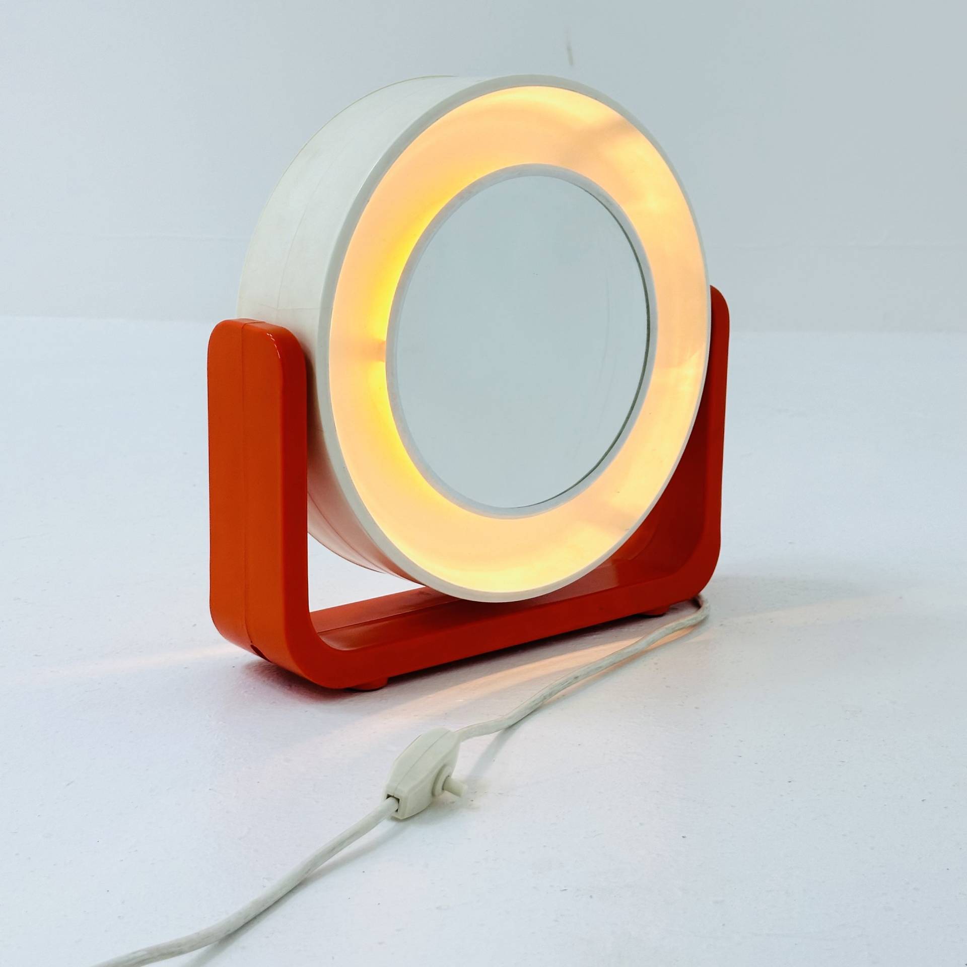 Backlit Vintage Two-Sided Mirror By Allibert Space Age Orange. Rotates To Switch Between The Regular & Magnifying Mirrors Backlit Vintage Two-Sided Mirror By Allibert Space Age Orange. Rotates To Switch Between The Regular & Magnifying Mirrors von Etsy - MidAgeVintageDE2