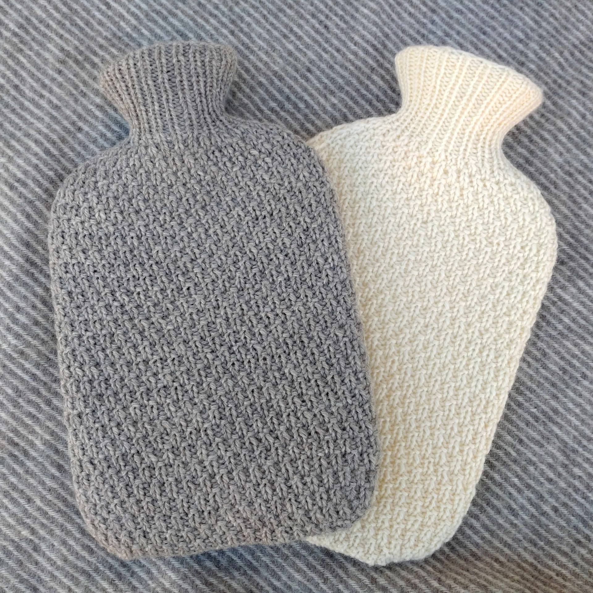 Wärmflasche Mit Gestricktem Bezug Aus Wolle, Handgestrickt in Deutschland, Heißwasserflasche Vielen Farben | Design 8 Wärmflasche Mit Gestricktem Bezug Aus Wolle, Handgestrickt in Deutschland, Heißwasserflasche Vielen Farben | Design 8 von Etsy - MilicaMade