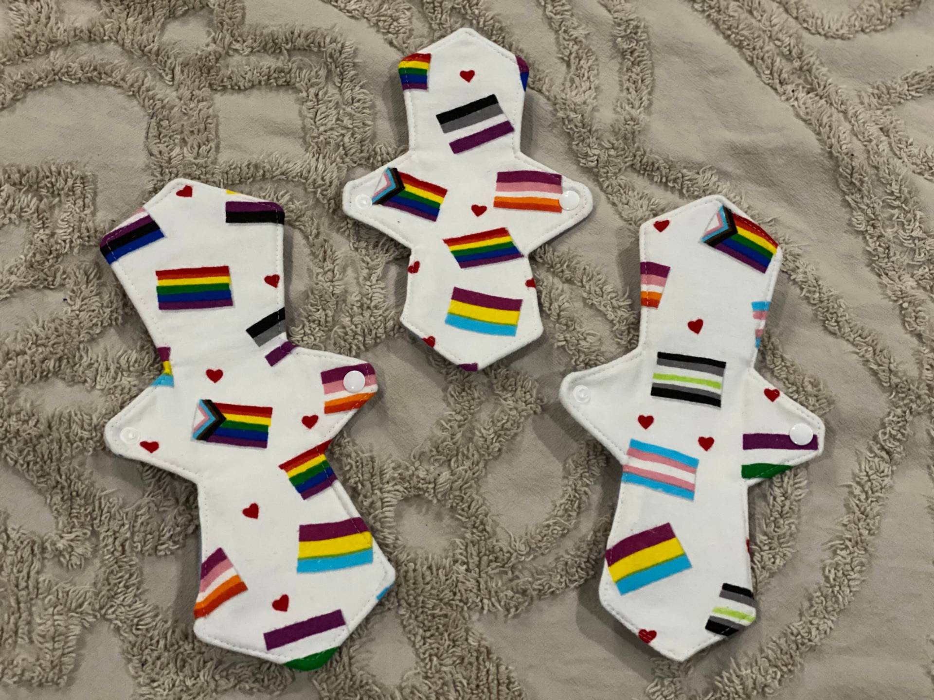 Love Is Love, Wiederverwendbare Stoffpads, Inkontinenzpads, Damenbinden, Postpartumen, Umweltfreundliche Pads Love Is Love, Wiederverwendbare Stoffpads, Inkontinenzpads, Damenbinden, Postpartumen, Umweltfreundliche Pads von Etsy - MindingMyNeedle