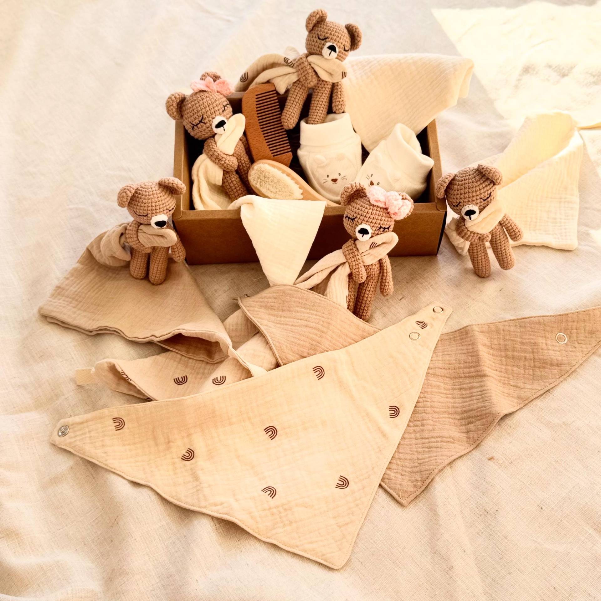 Baby Geschenk Personalisiert Neugeborenen Set Musselintuch Geburt Geschenk Taufe Neugeborenen Geschenkset Aus Musselin & Holz Baby Geschenk Personalisiert Neugeborenen Set Musselintuch Geburt Geschenk Taufe Neugeborenen Geschenkset Aus Musselin & Holz von Etsy - MiniBerryDe