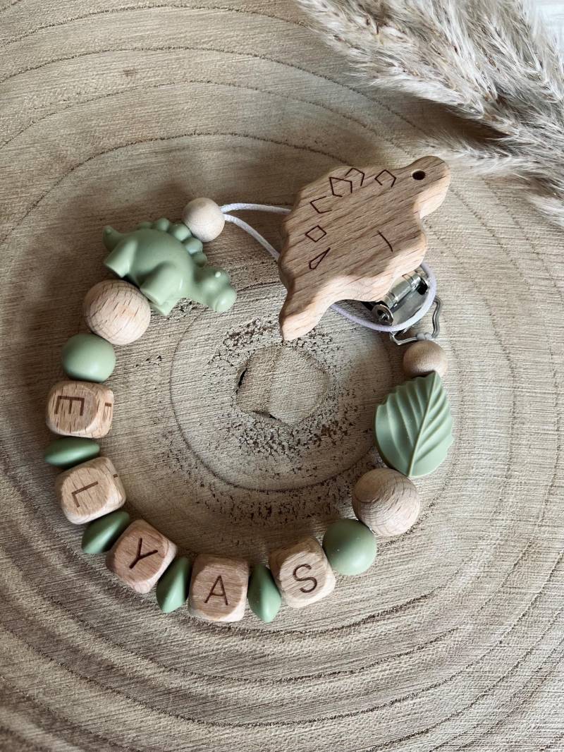 Schnullerkette Mit Name, Dino, Dinosaurier, in Grün Personalisierbar Holz Und Silikon von Etsy - Minileebaby