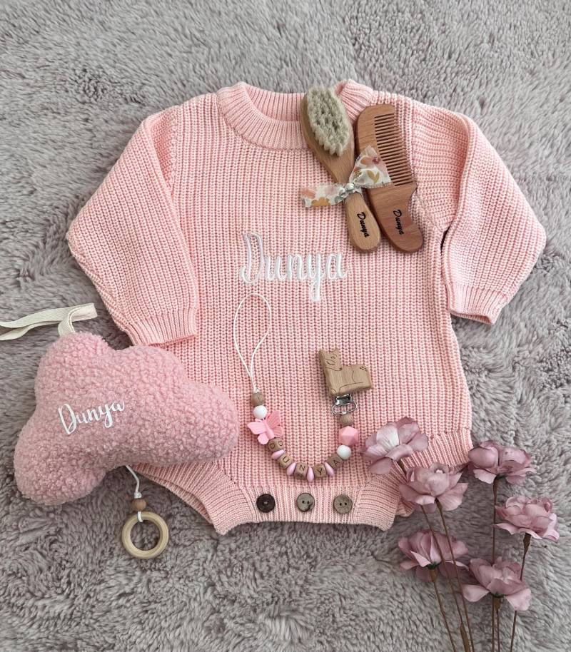 Personalisierter Baby Pullover Mit Namen | Geschenk Zur Geburt Set Shower Neugeborenen Outfit Handgemach von Etsy - Miriswork